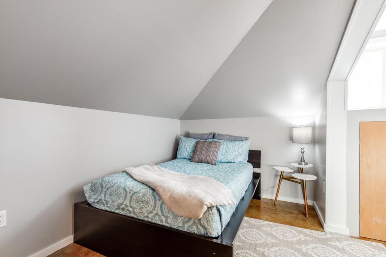Walk Score 90!!-Historic Downtown District-2 Blocks To Famous Forsyth Park- Huge Private Patio-Private Parking Savannah Exterior foto